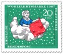 Stamp: Frau Holle schüttelt die Kissen aus (Schnee)