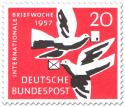 Briefmarke: Brieftauben mit Briefen (Internationale Briefwoche)